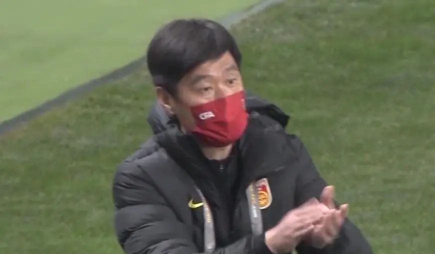 陈晓贝在遭受第N次掉业，女友也向他提出分手后，在酒吧艳碰到鹭鹭。天蝎女鹭鹭为了报复前未婚夫，设计了“车祸碰瓷打算”。陈晓贝发现本身堕入一个精心设计的骗局。两人就此起头了一段奇葩的“同居糊口”，并终究戳穿了鹭鹭渣男前任的嘴脸。一幕布满悬念的恋爱笑剧就如许闭幕了，而温馨的恋爱故事才方才起头......